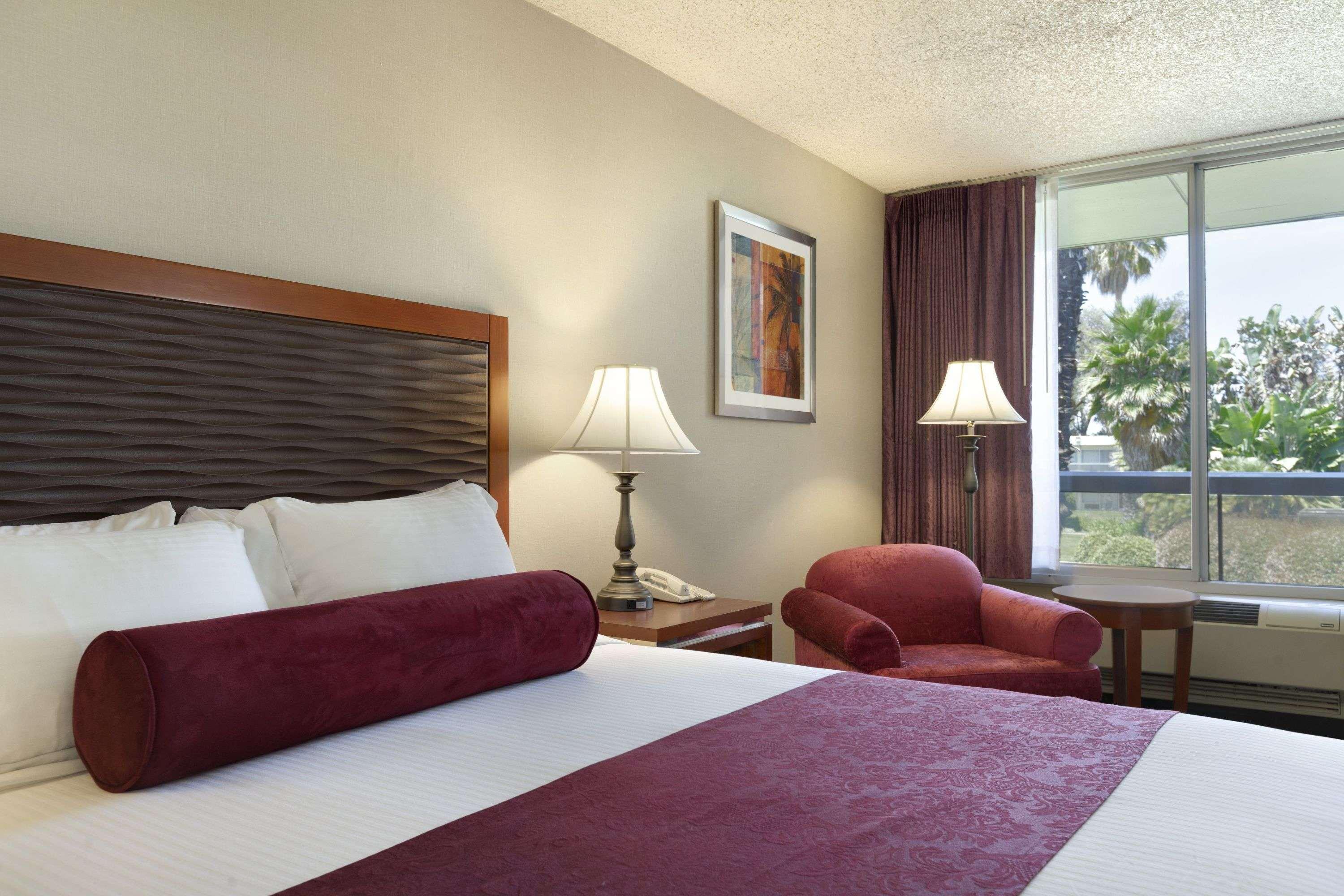 Ramada By Wyndham Sunnyvale/Silicon Valley Екстер'єр фото