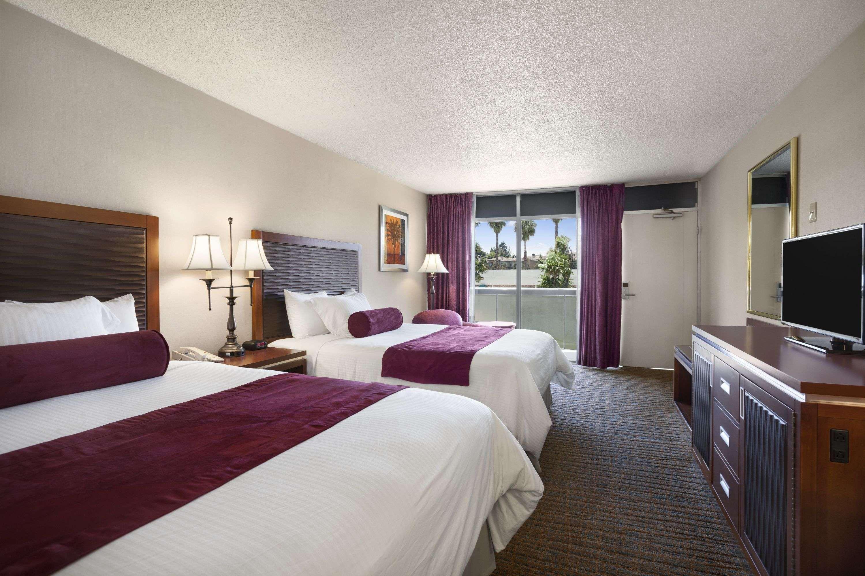 Ramada By Wyndham Sunnyvale/Silicon Valley Екстер'єр фото
