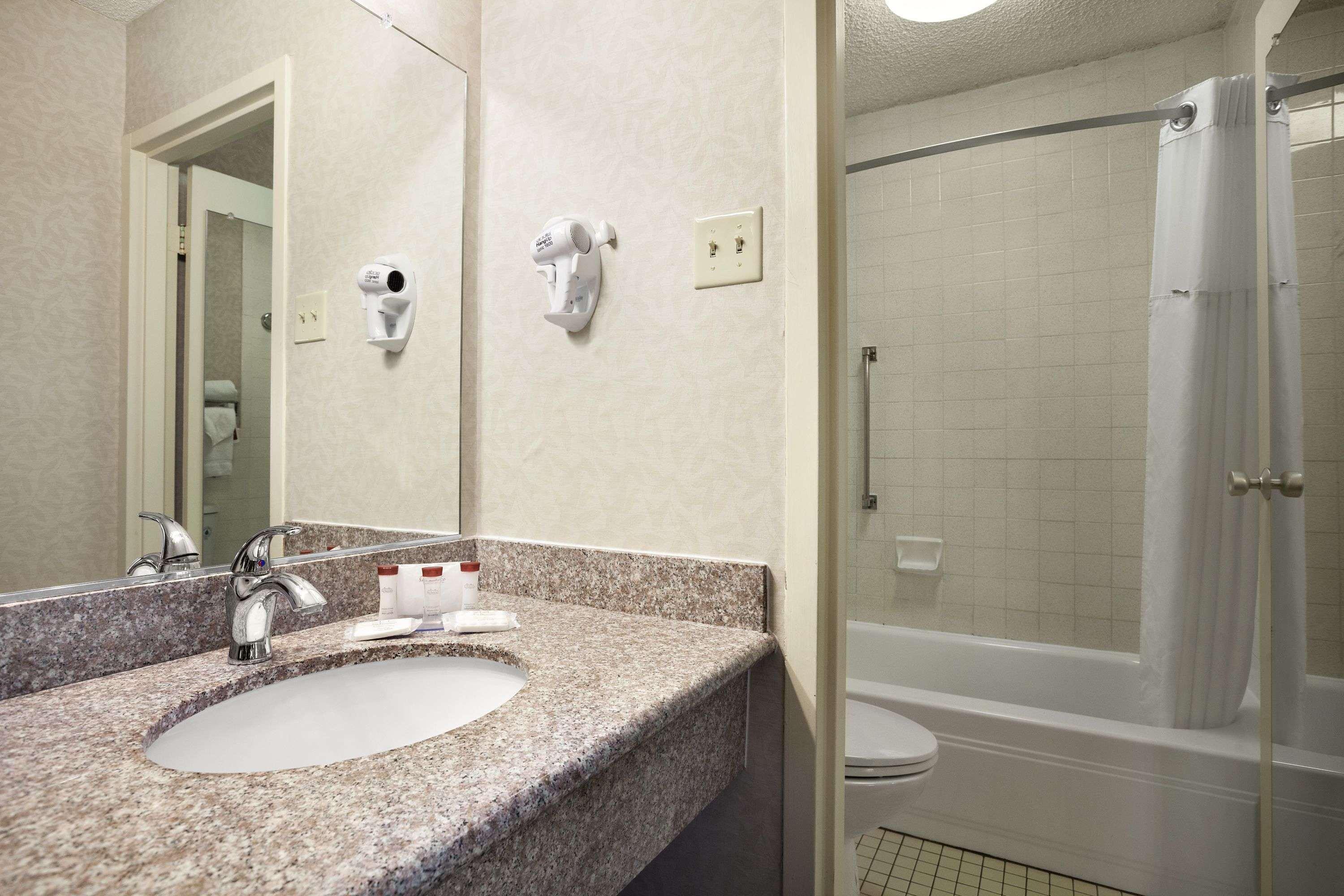 Ramada By Wyndham Sunnyvale/Silicon Valley Екстер'єр фото